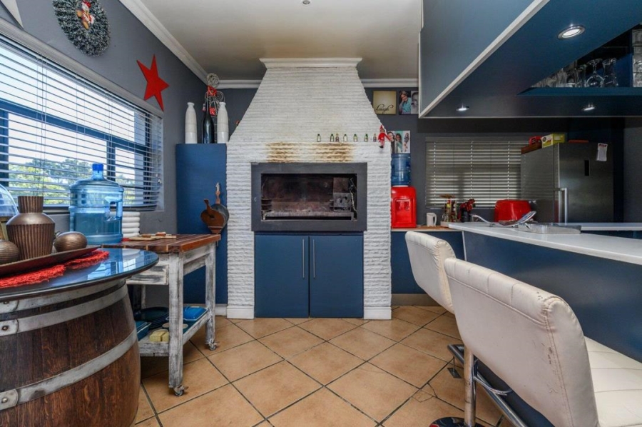 5 Bedroom Property for Sale in Van Riebeeck Hoogte Eastern Cape